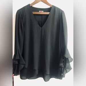 Like New Vince Camuto, V–neck Long-Angel-Sleeve Blouse